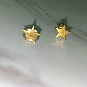 Adorable gold star stud earrings. Gold plated